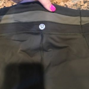 Lululemon army green cropped leggings